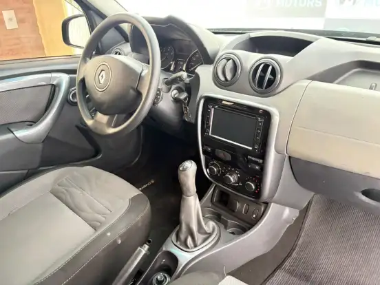 RENAULT-DUSTER-2014