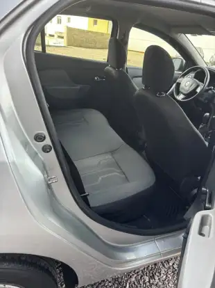 RENAULT-LOGAN-2017