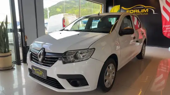 RENAULT-LOGAN-2022