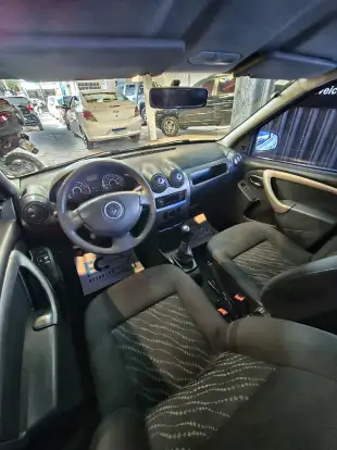 RENAULT-LOGAN-2010