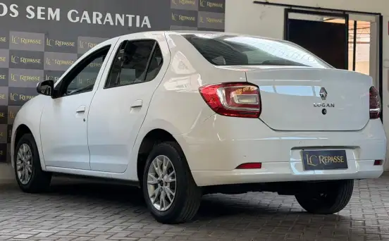 RENAULT-LOGAN-2021