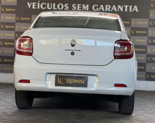 RENAULT-LOGAN-2021