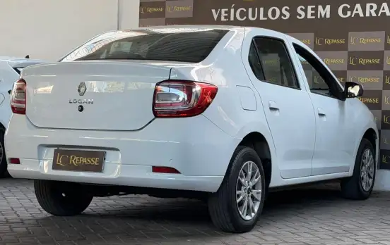 RENAULT-LOGAN-2021