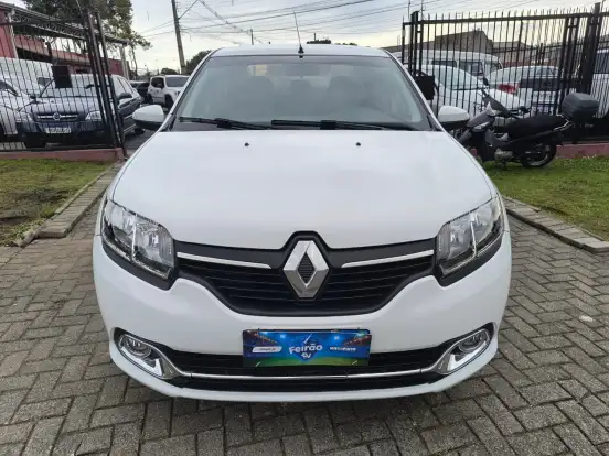 RENAULT-LOGAN-2015