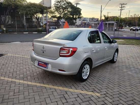 RENAULT-LOGAN-2024