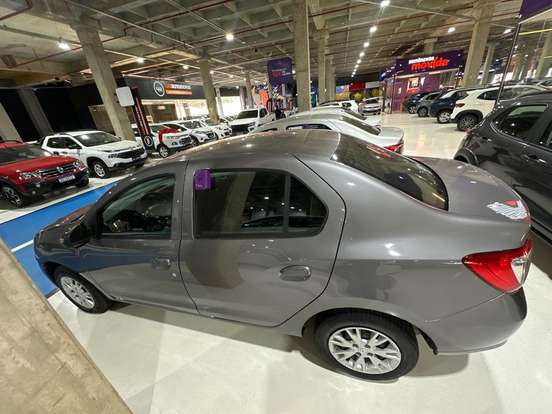 RENAULT-LOGAN-2024