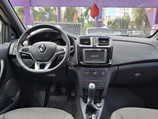 RENAULT-LOGAN-2024