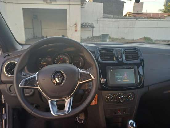 RENAULT-LOGAN-2024