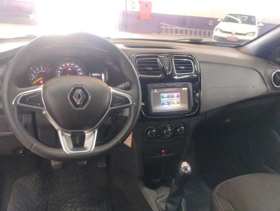 RENAULT-LOGAN-2024