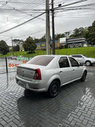 RENAULT-LOGAN-2010