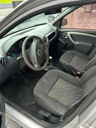 RENAULT-LOGAN-2010