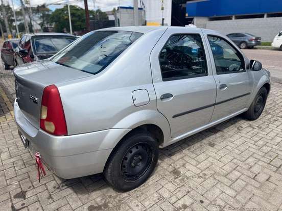 RENAULT-LOGAN-2009