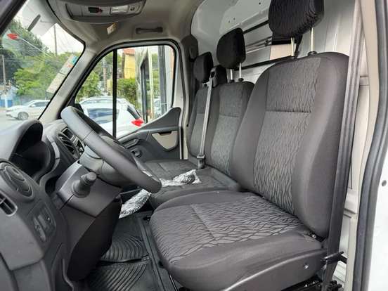 RENAULT-MASTER-2023