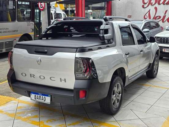 RENAULT-OROCH-2023