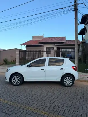 RENAULT-SANDERO-2018