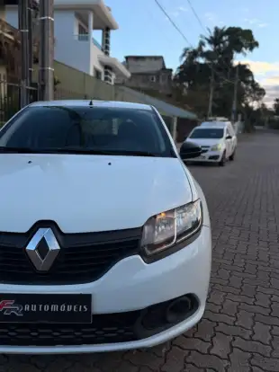 RENAULT-SANDERO-2018