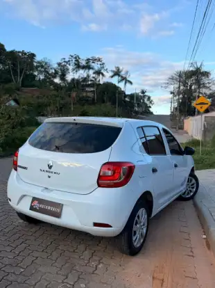 RENAULT-SANDERO-2018