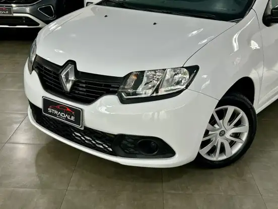 RENAULT-SANDERO-2018
