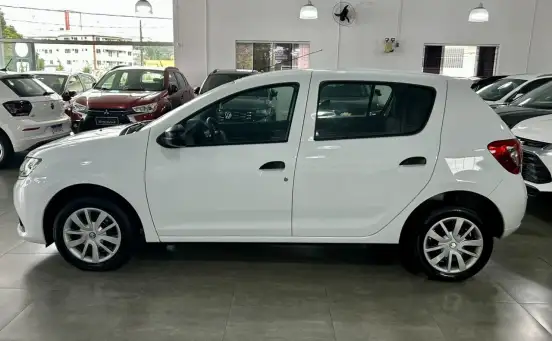 RENAULT-SANDERO-2018