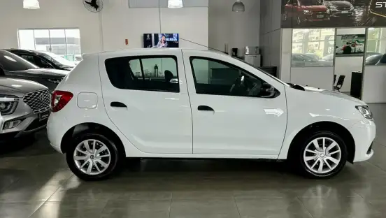 RENAULT-SANDERO-2018
