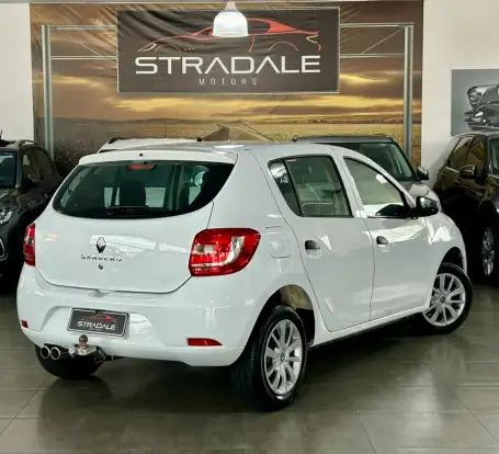 RENAULT-SANDERO-2018