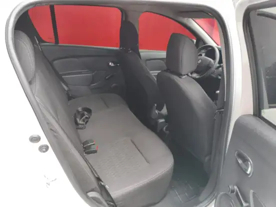 RENAULT-SANDERO-2018