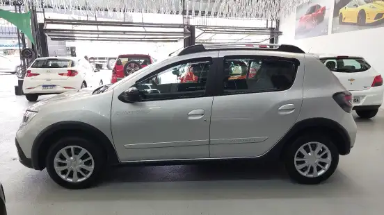 RENAULT-SANDERO-2023