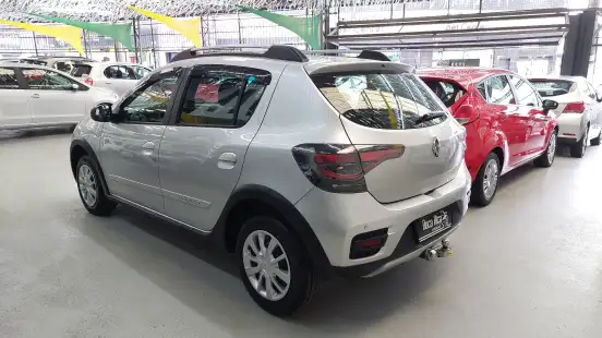 RENAULT-SANDERO-2023