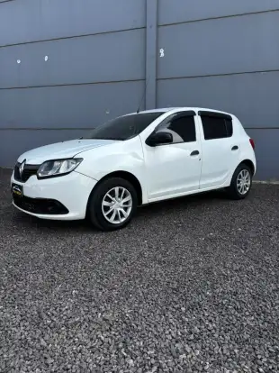 RENAULT-SANDERO-2015