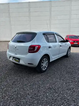 RENAULT-SANDERO-2015