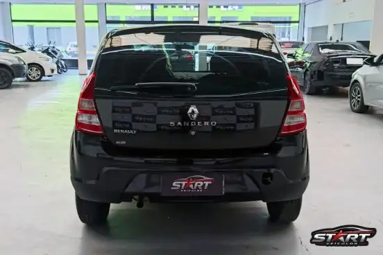 RENAULT-SANDERO-2013