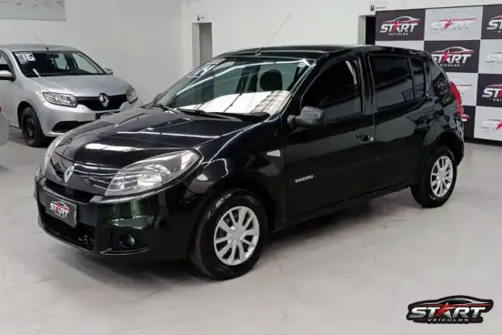 RENAULT-SANDERO-2013