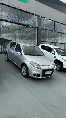 RENAULT-SANDERO-2014