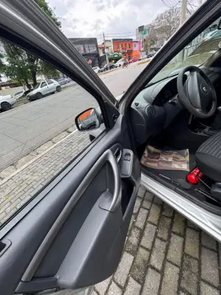 RENAULT-SANDERO-2013