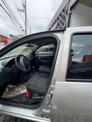 RENAULT-SANDERO-2013