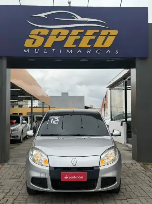 RENAULT-SANDERO-2012