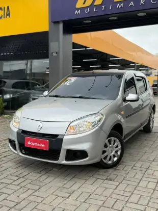 RENAULT-SANDERO-2012
