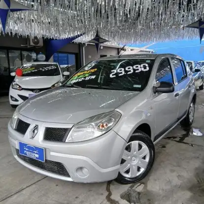 RENAULT-SANDERO-2010