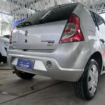 RENAULT-SANDERO-2010