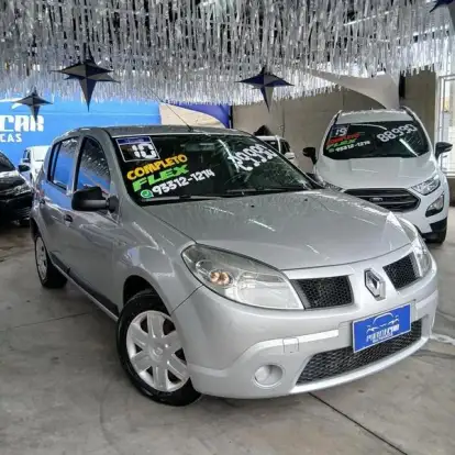 RENAULT-SANDERO-2010