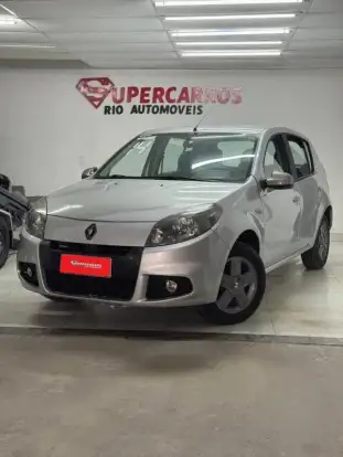 RENAULT-SANDERO-2014