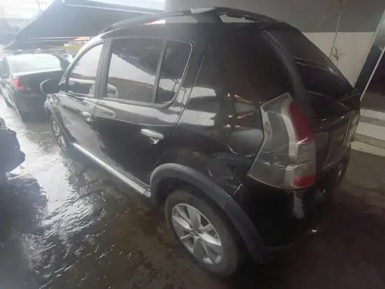 RENAULT-SANDERO-2011