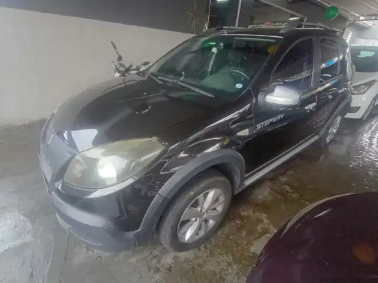RENAULT-SANDERO-2011