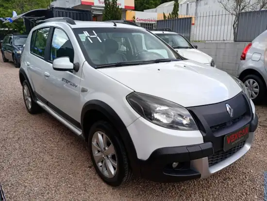RENAULT-SANDERO-2013