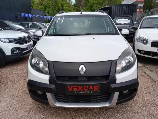 RENAULT-SANDERO-2013