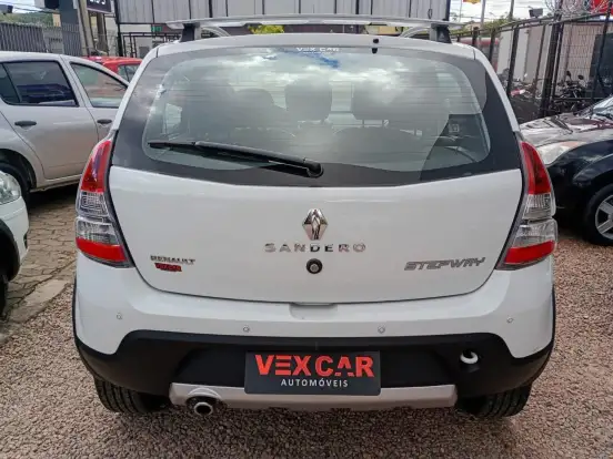 RENAULT-SANDERO-1.6 STEPWAY 16V FLEX 4P AUTOMÁTICO RENAULT-SANDERO-2013