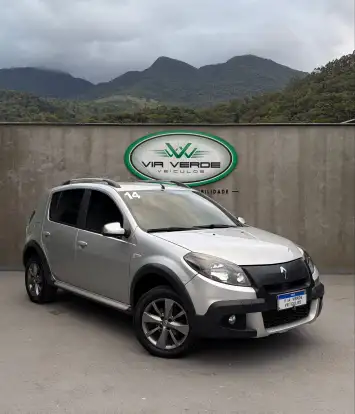 RENAULT-SANDERO-2014