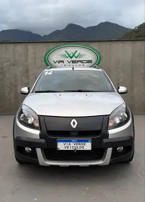 RENAULT-SANDERO-2014