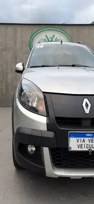 RENAULT-SANDERO-2014