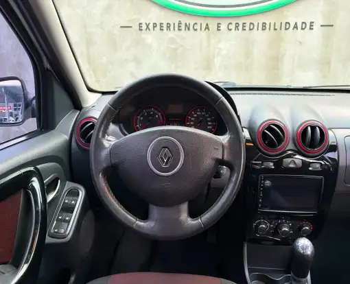 RENAULT-SANDERO-2014